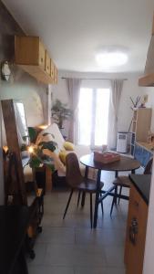 Dapur atau dapur kecil di Le CLOS du LÉZARD - L'escapade