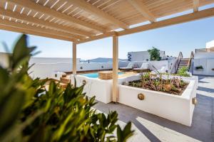 a patio with a view of the ocean at Ble Oneiro Villa Kira in Adamas