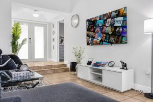 صورة لـ Pool House Escape w Massage Chair Game Room Wi-Fi في هياليه