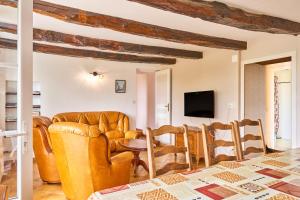 TV/trung tâm giải trí tại Maison de campagne pour 8 personnes