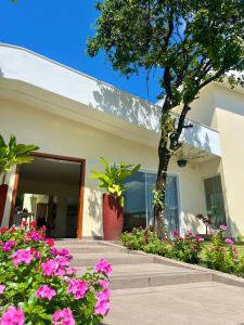 a building with flowers in front of it at COP30 house in gated community in Ananindeua