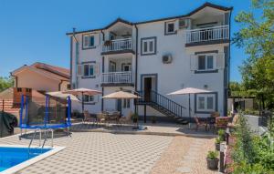 Bazén v ubytování Villa Zovko in Makarska by Villas Guide nebo v jeho okolí