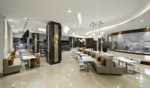 Posezení v ubytování Radisson Blu Hotel and Convention Center, Riyadh Minhal