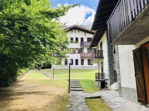 Budova, kde se apartmán nachází + 10 fotografií