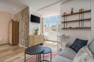 Μια τηλεόραση ή/και κέντρο ψυχαγωγίας στο Sea view studio Carvoeiro