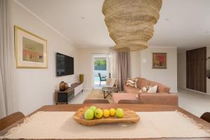 a living room with a table with a bowl of fruit at Villa Casa della Capra by Istrialux in Foli