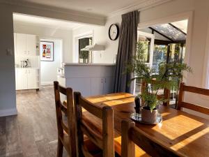 Køkken eller tekøkken på A Taste of Kiwi close to Event Centres