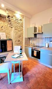 a kitchen with a table and chairs and a counter top at La Gatta in Montemerano