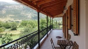 Balkon atau teras di Cave Apartments