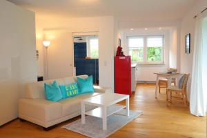 a living room with a couch and a table at Ferienwohnung Am Deich in Kappeler Niederstrich +10 photos