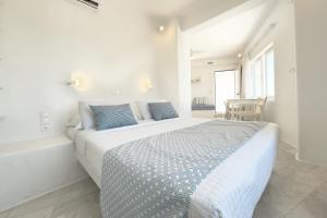 Gallery image of Eagles Nest Mykonos in Tourlos