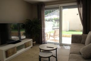 Posezení v ubytování Air-conditioned villa heated pool Alpilles, sleeps 8 LS1-456
