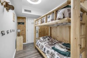 a bedroom with two bunk beds in a room at 2 Homes Retreat Game Rooms & Fire Pit Winni in Moultonborough