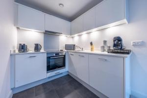 Dapur atau dapur kecil di Windsor Elegant Studio – 100yrds from the Castle
