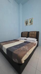 a large bed sitting in a room with at Andalus Homestay in Jerantut