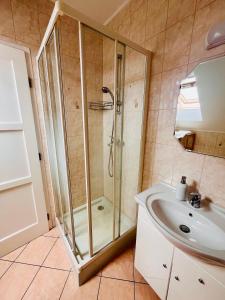 Ένα μπάνιο στο Ilona Apartmanházak