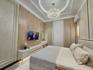 Katil atau katil-katil dalam bilik di Kazakhstan Residences Apartments