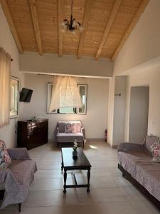 Μια τηλεόραση ή/και κέντρο ψυχαγωγίας στο Eleni's House