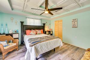 Katil atau katil-katil dalam bilik di Easy I-30 Access Cozy Texarkana Apt with Essentials