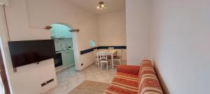 TV a/nebo společenská místnost v ubytování Rocce di mare