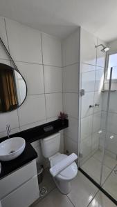 Kúpeľňa v ubytovaní Apartamento Novo e Completo no Centro com garagem