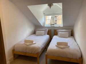 Postel nebo postele na pokoji v ubytování 2 Bed Cottage - Sleeps 4 - Wifi - Parking