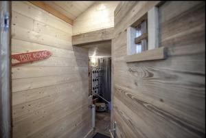 Koupelna v ubytování Chalets des Esquits vue panoramique pistes proches à pied + 14 fotografií