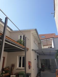 Budova, kde se apartmán nachází + 6 fotografií