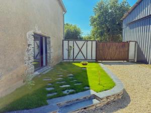Zahrada ubytování Gîte avec piscine intérieur, Le Repère de Choiseau