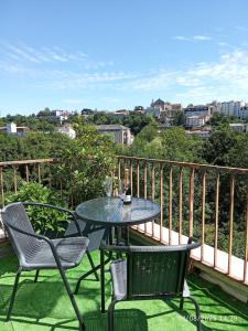 a patio with a table and chairs on a balcony at T2 - Terrasse avec vue imprenable - Secteur gare in Poitiers