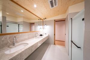 Ένα μπάνιο στο Lake In Mountain +54 φωτογραφίες