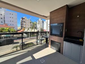 a balcony with a view of a city at Polaris Residence Apto 2 Suítes para até 8 pessoas na Praia de Palmas in Governador Celso Ramos