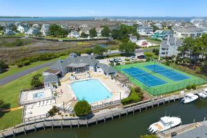 Gallery image of Slip 111 in Manteo