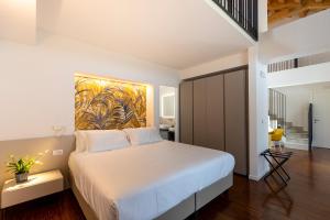 a bedroom with a bed and a painting on the wall at Grow Green in Caponago