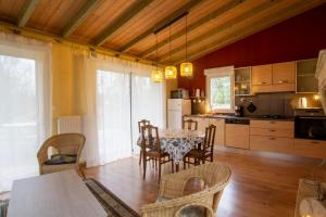 Dapur atau dapur kecil di Gite de fontindoule