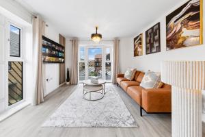 Χώρος καθιστικού στο Brand New Luxurious 2bed Apartment by AYMONS HAVEN