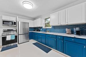 Køkken eller tekøkken på Pool Paradise - Gym, Sauna, Bar