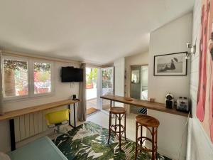 Μια τηλεόραση ή/και κέντρο ψυχαγωγίας στο maisonette de charme