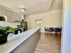 Køkken eller tekøkken på Gizmo's Garden Cottage