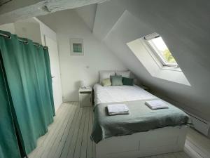 Ένα ή περισσότερα κρεβάτια σε δωμάτιο στο Le nid perché de Metz