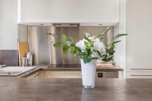 Gambar di galeri bagi Charming 2-Bed Appartment in Mougins near Cannes di Mougins +29 gambar