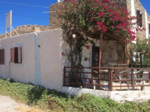 Το κτήριο όπου στεγάζεται  το διαμέρισμα +7 φωτογραφίες