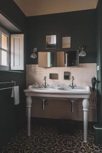 a bathroom with a white sink and a mirror at DE L'ART À LA MANIÈRE - Chambre d'Hôtes de Charme - 2 Suites Haut de Gamme - Idéal Couple & Famille - Piscine - Terrasse - Calme - 15min Saint-Émilion - EXPÉRIENCE Restauration d'Oeuvre d'Art in Branne +31 photos