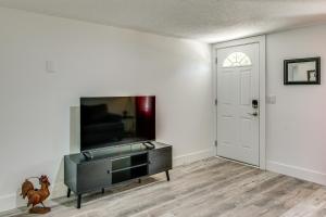 Gallery image of 2 Mi to USC Campus Peaceful Apartment with Yard in West Columbia