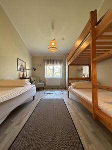 a bedroom with two bunk beds and a couch at Stocklycke Vandrarhem in Omberg