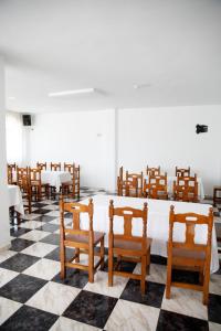Reštaurácia alebo iné gastronomické zariadenie v ubytovaní Hotel El Cruce Chauchina