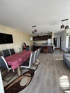 Μια τηλεόραση ή/και κέντρο ψυχαγωγίας στο Casa Popa +7 φωτογραφίες