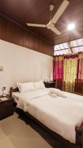 Ένα ή περισσότερα κρεβάτια σε δωμάτιο στο Azalea Homestay +13 φωτογραφίες