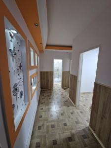 Gallery image of Apartament in vila in Paşcani +5 photos