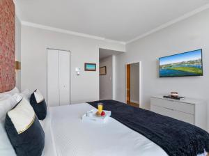 Ліжко або ліжка в номері MVR Suite Where Practical Meets Picture-Perfect